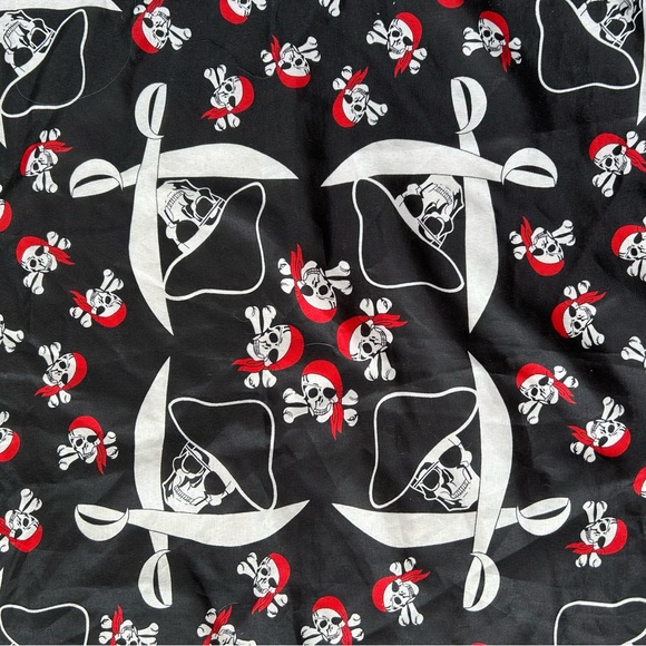Pirate Skull & Crossbones Bandana Scarf Handkerchief - Picture 3 of 7